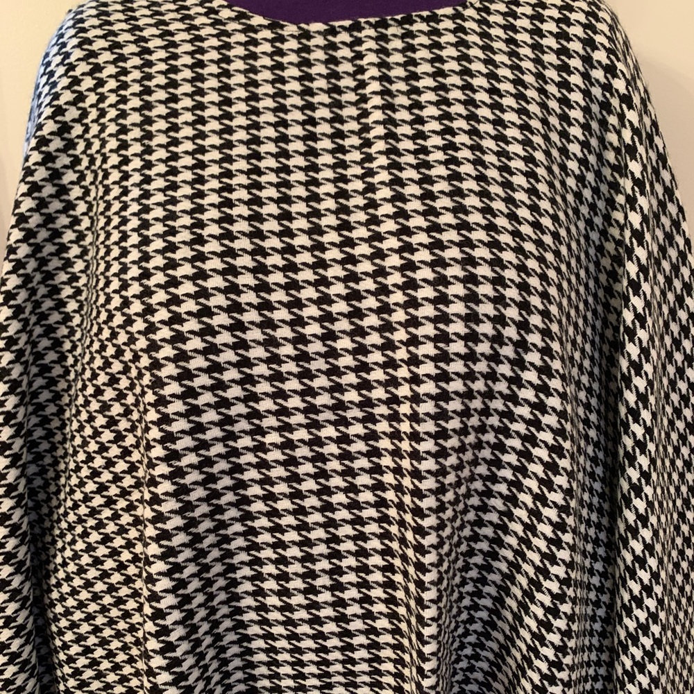 Black & White Houndstooth Pattern Pullover Ponchos - image 2